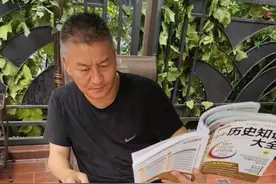 四川54岁考生参加高考25年，今年考了403分，距四川二本线差27分，明年第26次报考将“理改文”图片