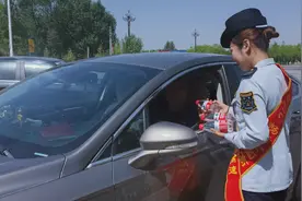 服务质量提升年·五心服务｜嘉峪关收费站积极推动“金胡杨”服务品牌提质增效图片