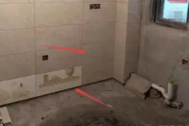 施工时候用错几块瓷砖，被业主扣掉700元，师傅气得直接拆掉图片