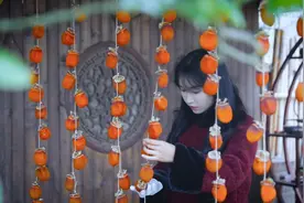吃香甜的柿饼，喝热腾腾的鱼汤，属于冬天的幸福图片