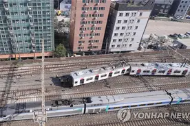 突发！韩国首尔地铁脱轨，100多名乘客步行离开图片