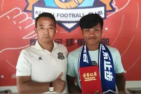 有梦想没钱等于0！国青六少有资本挥霍，边陲少年踢球只能是梦图片