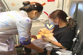 航班上幼儿突发呼吸困难 海航空姐紧急施救图片
