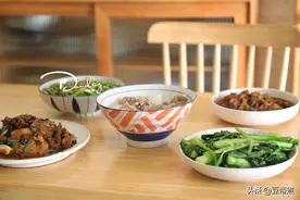 北方朋友第一次来福建，看到桌子上的菜，表示终于能好好吃个饭了图片