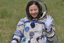神舟十三号将会有一名女航天员，女航天员究竟是刘洋还是王亚平？图片