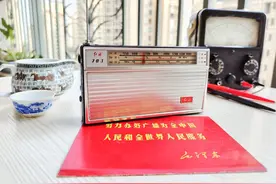 怀念经典！70年代上海无线电三厂的红旗703三波段7晶体管收音机图片
