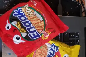 印尼小鸡面，真的比国产的好吃么？图片