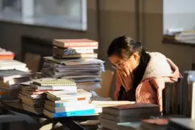 研究生上岸后，导师是学校“分配”，还是需要学生主动联系？图片