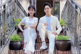 赵雅芝母子合拍变装，高颜值似豪门姐弟，儿子神似严屹宽图片