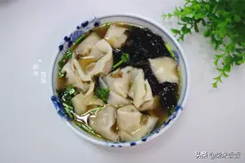 跟87岁奶奶学调馄饨馅，咬一口满嘴汁，鲜香弹牙，太好吃了图片