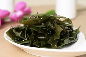 海带不是越绿越好，注意避开“染色毒海带”，再便宜也不要买图片