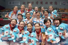 天津女排首冠功勋，多人进体制内，颜值担当自由职业，一人出国图片