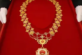 百年瞬间丨习近平签署主席令授予42人国家勋章和国家荣誉称号图片