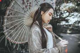 “英雄难过美人关”其实还有下半句，合在一起才更经典，更完美图片