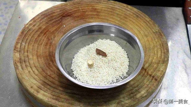厨师长做一道“粉蒸肉”，原来腌肉有技巧，详细教程让你一学就会
