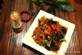 冬季吃笋正当时，分享一道油焖笋，简单易做脆嫩入味，比肉还好吃图片