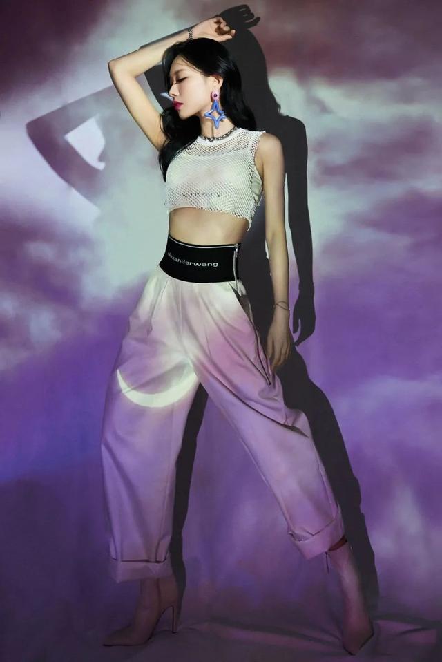 时尚圈的女孩不穿光腿神器穿什么？