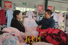 网红曹县六一前夕演出服订单井喷，过完节又将添一批百万富翁图片