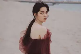 欧阳娜娜，爱就像蓝天白云晴空万里，怎么样都是爱你的图片