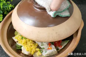 广东人焗鱼真有一套，一锅做2味，6分钟出锅，漂亮好吃待客有面子图片