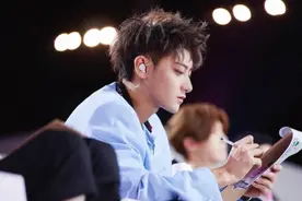 黄子韬，是不是真谈恋爱了？图片