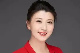 闫学晶：亲手拔掉父亲氧气管，再婚后跟前夫做朋友，和继女如姐妹图片