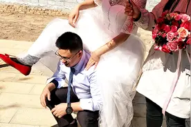 云南古老习俗，新郎背新娘走到腿软，换姿势后新娘差点掉下来！视频封面