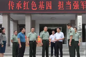 雷鸣带队慰问驻区部队官兵及重点优抚对象图片