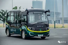 自动驾驶公交开上苏州街头，这次不是试运营了，市民乘车依然免费图片