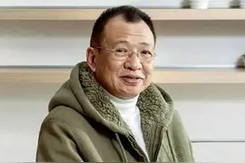 许绍雄与鲁迅长孙罕同框，亲切喊对方表弟，68岁周令飞像极了爷爷图片