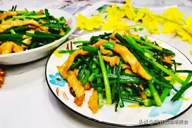 1把韭菜花，1块猪瘦肉，就是这么简单的搭配，越吃越对味图片