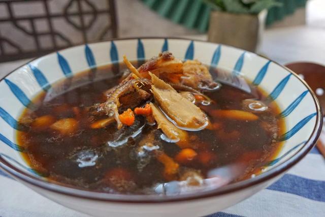 花胶和海马一起炖汤的功效 花胶和海马一起炖汤的功效与禁忌 花胶和海马一起炖汤的功效 花胶和海马一起炖汤的功效与禁忌