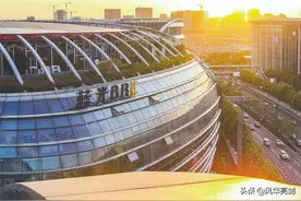 知名地产董事长之位由95后接手，面对巨额负债，他能否扭转乾坤？图片