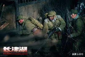 《长津湖》：我军啃冻土豆，美军却有热汤和牛肉，细节后的泪目图片