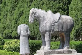 武则天墓前有61个无头石人，千百年来难以解释！图片