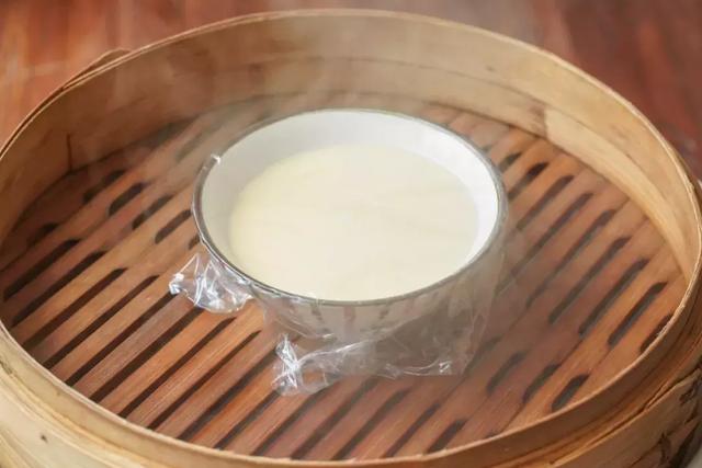 牛奶+鸡蛋,15分钟做出布丁滑嫩口感的牛奶炖蛋