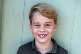 凯特心机太细致，乔治生日照衣服扣子烂一半，梅根还太嫩图片