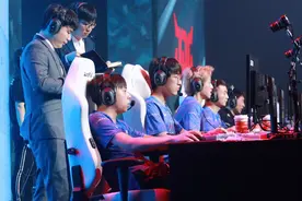 连斩春季赛冠亚军！LNG三人入选最佳阵容，网友：唯有EDG能赢他们图片