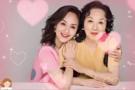 55岁老戏骨为妈妈庆生，母亲年过80仍皮肤紧致，气质绝佳被赞年轻图片