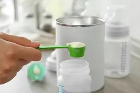 冲奶粉水温有讲究，这三种水不能用，一不小心就成了“毒奶”图片