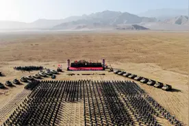 天兵念党恩 ①丨大漠鏖兵！战歌嘹亮！图片