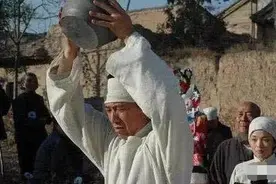 葬礼时，摔盆子是什么意思？看完这个你就知道了图片