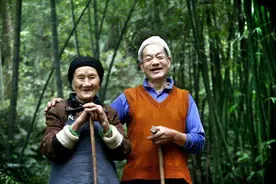 30岁寡妇和20岁小伙私奔，与世隔绝50年，无数人被他们感动图片