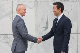 50岁男人怎样打扮得体？根据肤色、高矮和胖瘦，分享3个穿搭干货图片