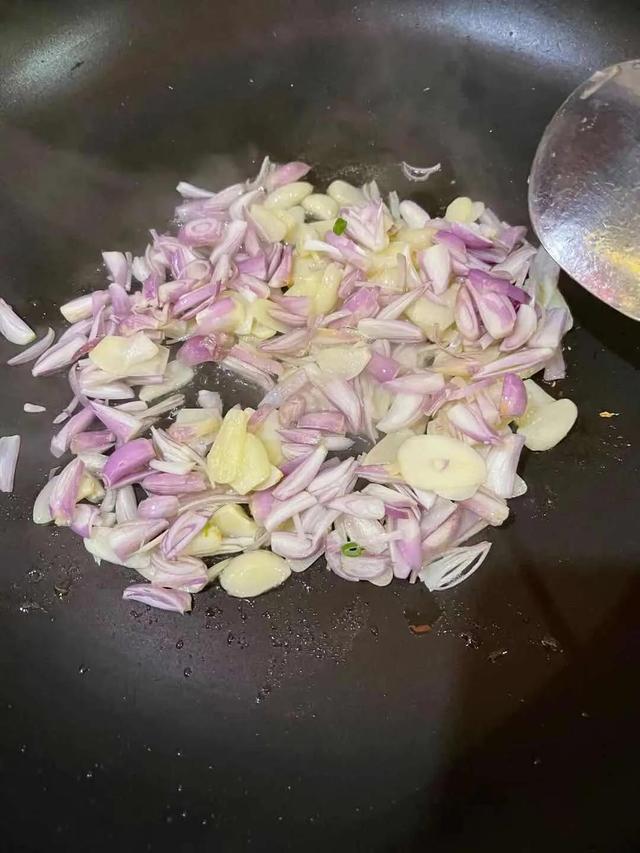 爆花胶煮法 2025年爆花胶汤的功效与作用 爆花胶煮法 2025年爆花胶汤的功效与作用