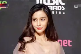 Angelbaby身着一袭裸色纱裙亮相香港站MAMA颁奖礼 网友：仙女下凡视频封面