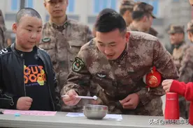 军营游园会，看完我想加入图片