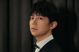 何炅十月行程太惊人了，我们过国庆他忙到连轴转还能保持主持质量图片