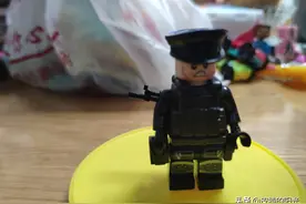 警察玩具来一个，帅气非常还配枪图片