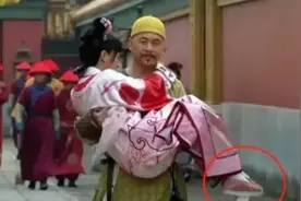 清朝皇妃为何要穿“花盆底”鞋，其实不只为了美观，更为方便皇上图片